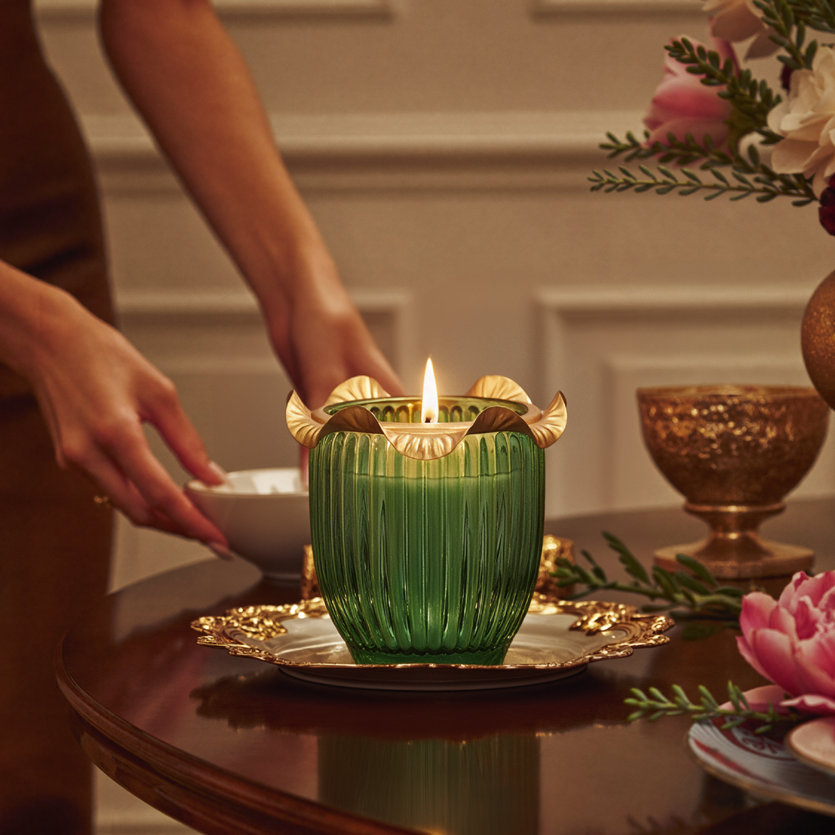 Festive Scented Candle - Intense Wood